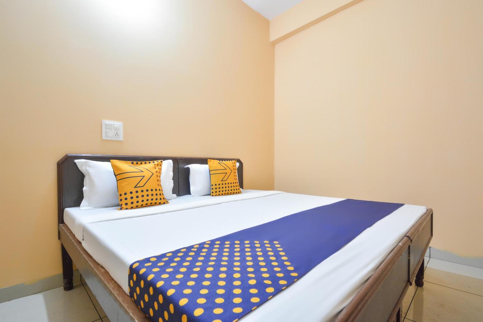 Spot On Hotel Diamond Sohana Экстерьер фото