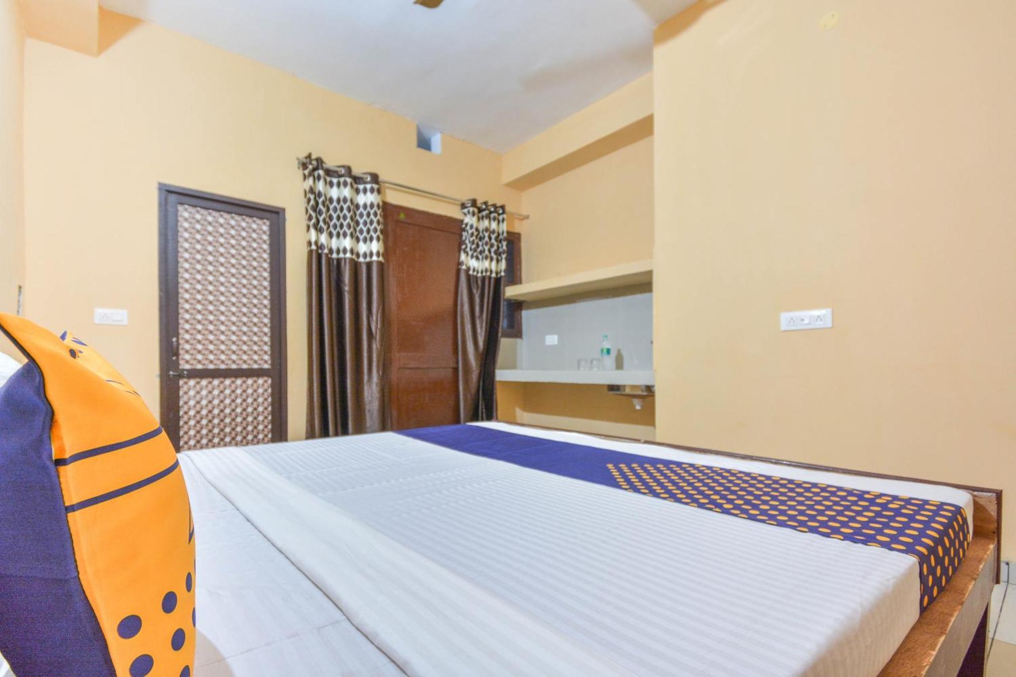 Spot On Hotel Diamond Sohana Экстерьер фото