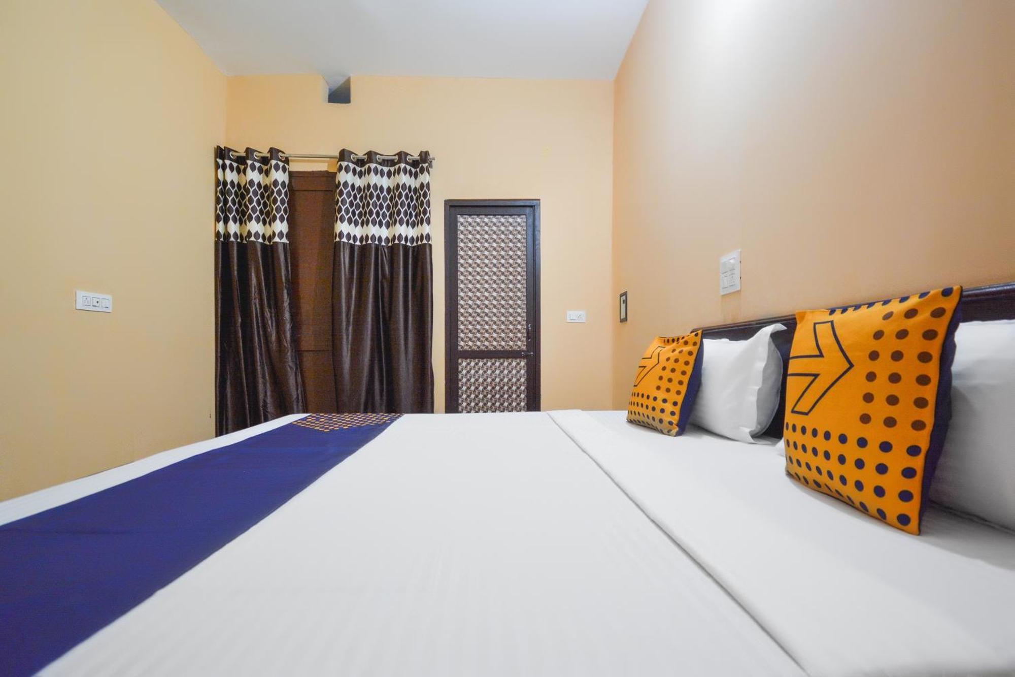 Spot On Hotel Diamond Sohana Экстерьер фото